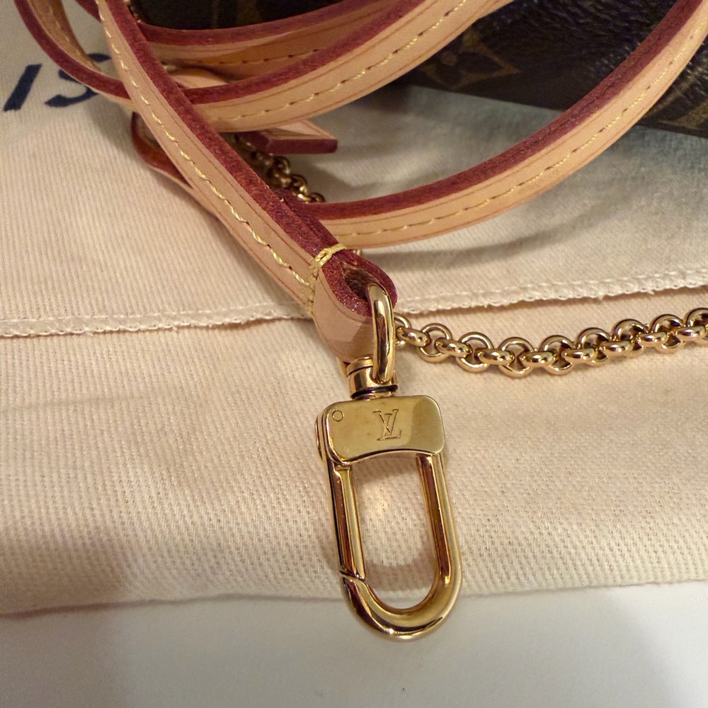 Authentic Louis Vuitton Monogram Favorite PM - Picture 12 of 16